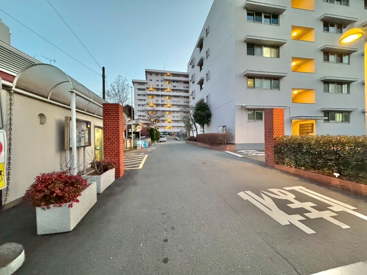 その他 上質感漂う玄関アプローチです。