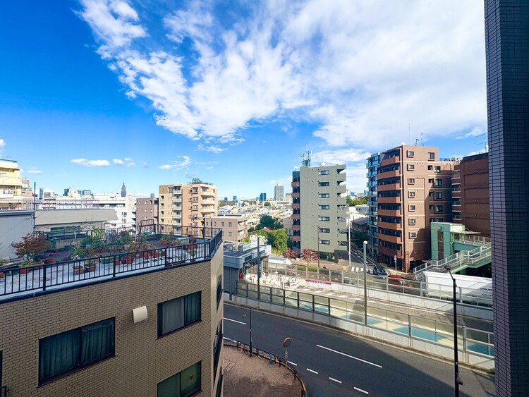 その他 眺望や窓からの景色が良いと、家で過ごす時間も快適です。