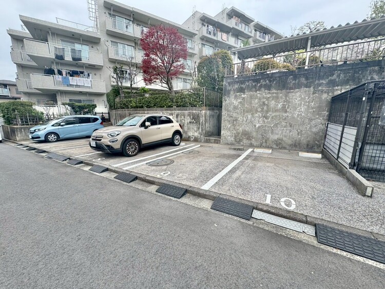 その他 駐車スペースが嬉しいですね。※空き状況は都度ご確認下さい。