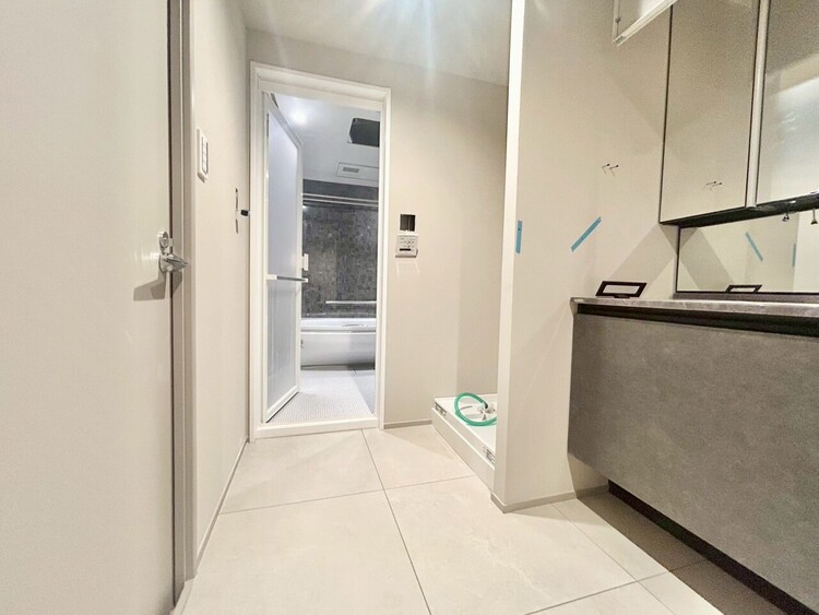 その他 十分な広さの脱衣所。