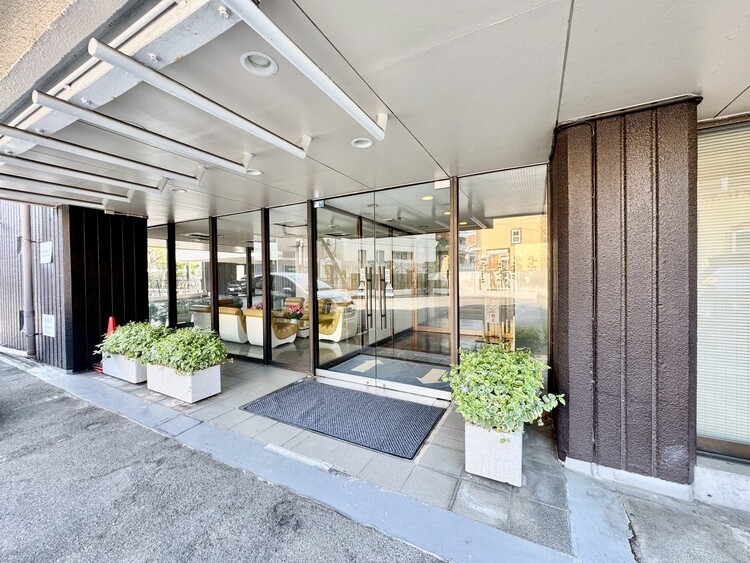 その他 上質感漂う玄関アプローチです。