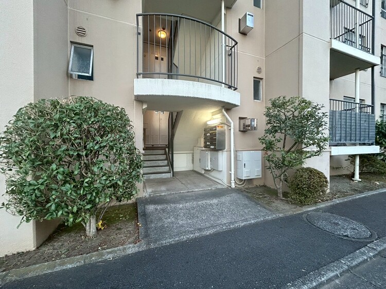 その他 上質感漂う玄関アプローチです。