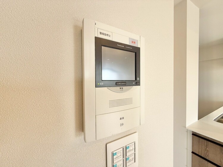 その他 誰が来てもわかる様にモニター付きインターホンを設置。