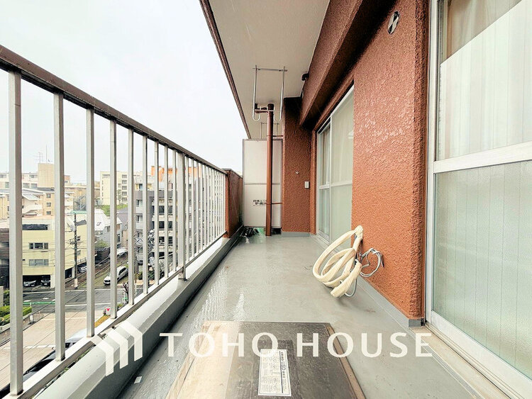 バルコニー 陽当たり良好なバルコニー