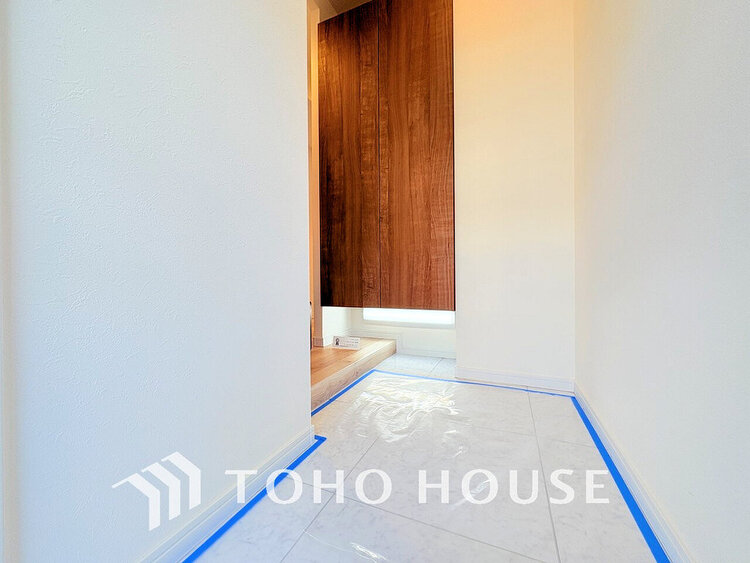 玄関 落ち着いた雰囲気の玄関、家族の帰りを暖かく迎えてくれます