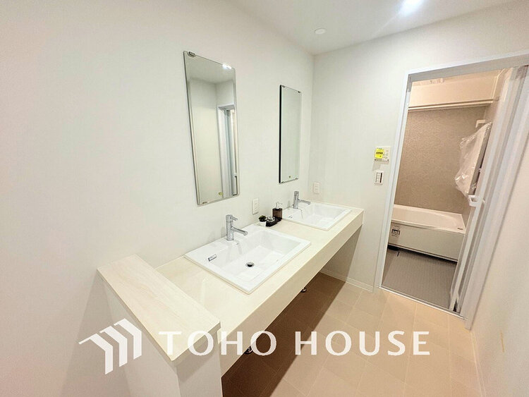 洗面 広々とした洗面スペースで朝の身支度を