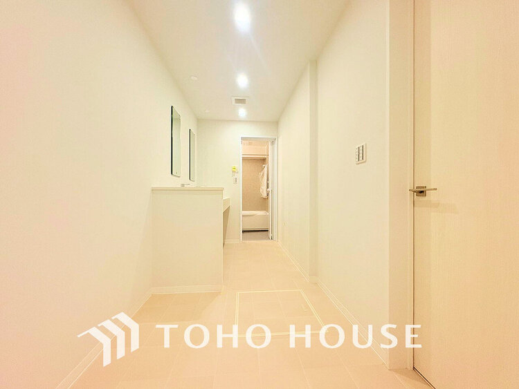 洗面 落ち着きのある色合いでまとめられた洗面室