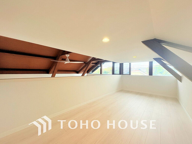 収納 ロフト付きで荷物が多い方でも安心の収納力。季節物の衣類など整理整頓できますね