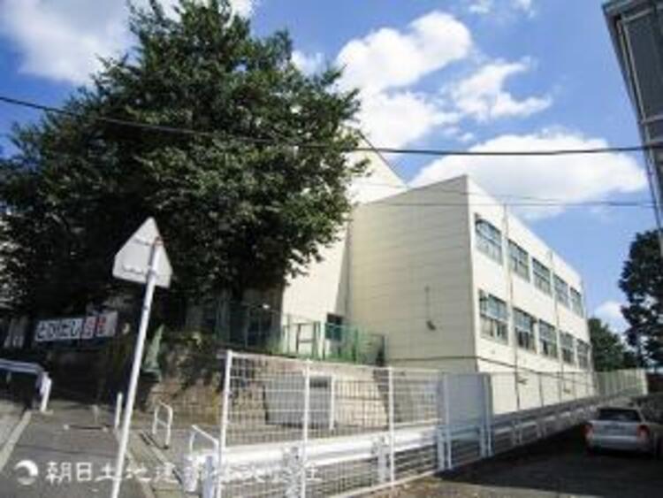 周辺 横浜市立田奈小学校950ｍ