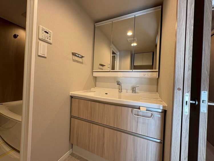 その他 清潔感を感じられる洗面化粧台。