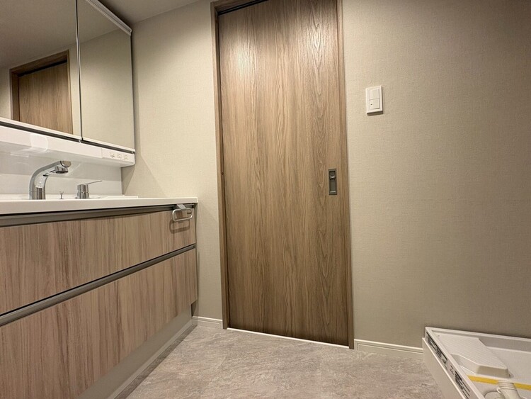 その他 十分な広さの脱衣所。