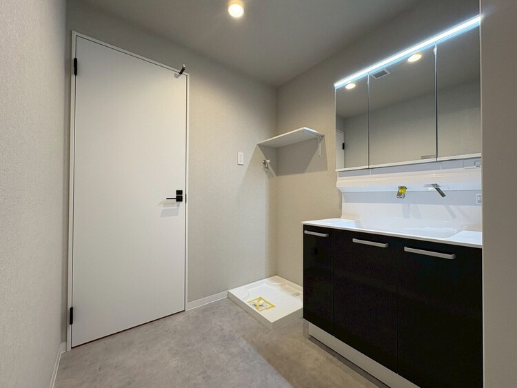 その他 十分な広さの脱衣所。