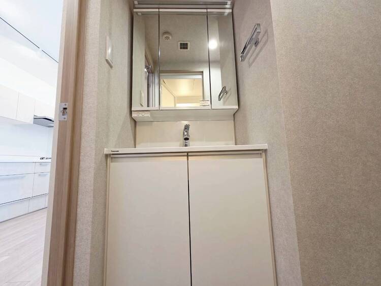 その他 清潔感を感じられる洗面化粧台。