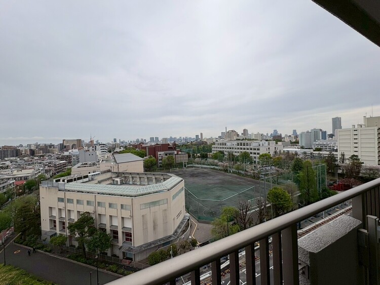 その他 眺望や窓からの景色が良いと、家で過ごす時間も快適です。