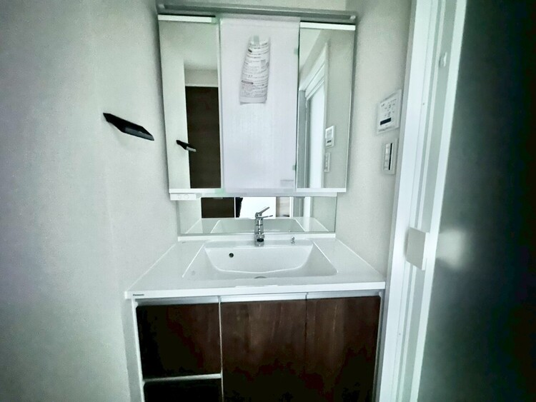 洗面 清潔感を感じられる洗面化粧台。