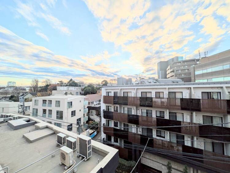 バルコニー 陽当たり・通風・開放感に恵まれた環境です。