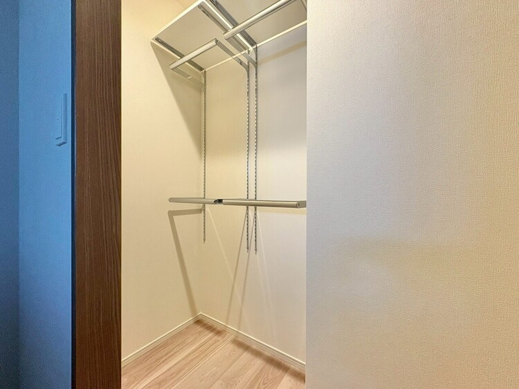 その他 収納スペースが付いていて、お部屋を広く使っていただけます。