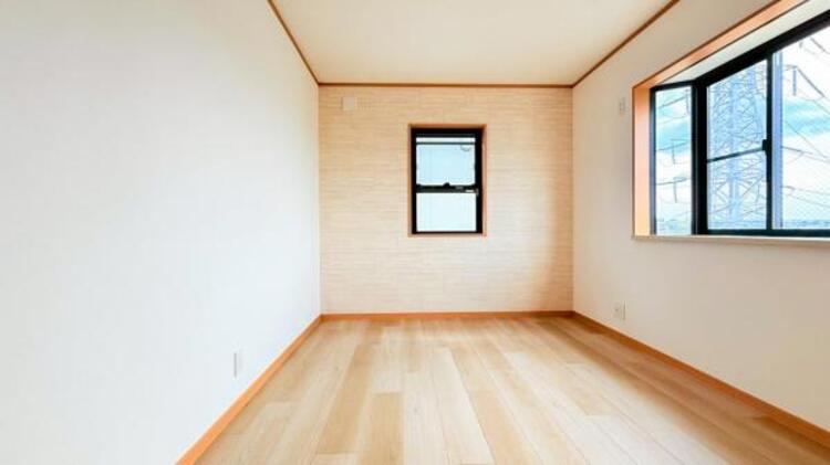 内装 居室はひとり時間を過ごせる安らげるお部屋として活用できます！収納スペースあり！荷物が多くても十分！ベッドや勉強机、テレビなどを置きたい場合におすすめ！！過ごす時間が長くてもゆったり過ごせそうですね！ 