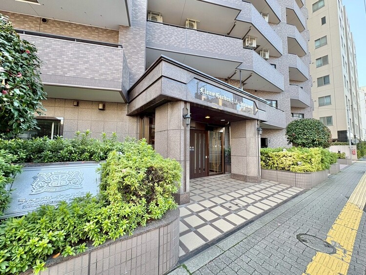 その他 上質感漂う玄関アプローチです。
