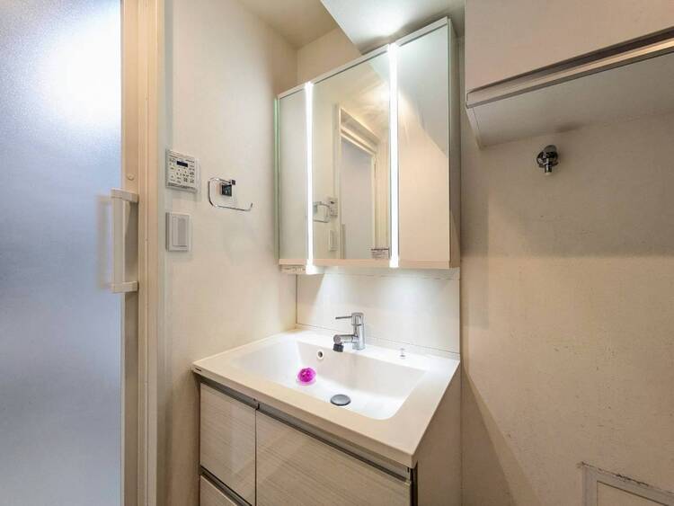 その他 清潔感を感じられる洗面化粧台。