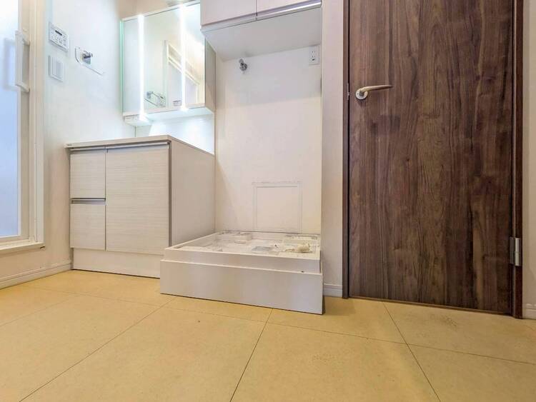 その他 十分な広さの脱衣所。