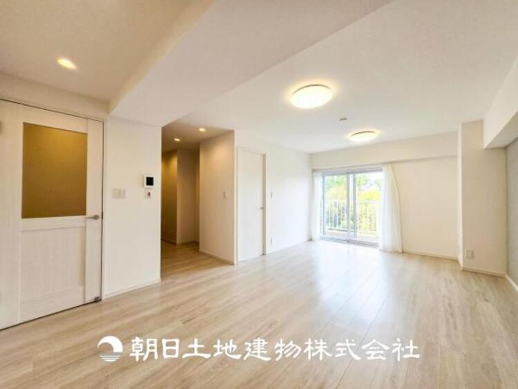 居間 【リビング】家族や友人との時間など、１番多くの時間を過ごす空間だからこそ落ち着いた空間になります。