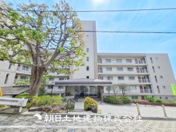 外観 【外観写真】時間のゆとりと空間、暖かな陽光がもたらす光と風を独占してください。