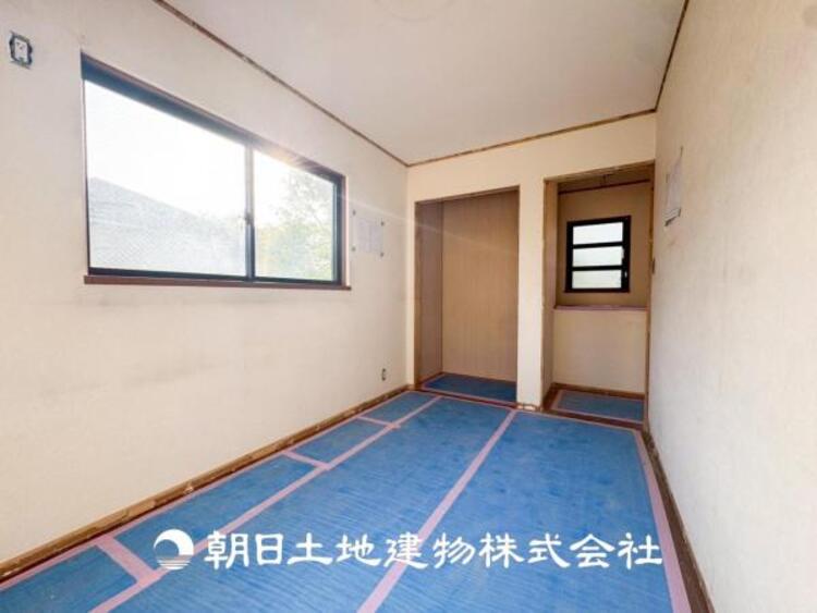 内装 【居室】大切な家族一人ひとりの大切な個別空間。趣味・感性で個性的に飾って頂けるようシンプルに仕上げてあります。自分時間を充実させながら心豊かなひとときを過ごすための大切な空間。