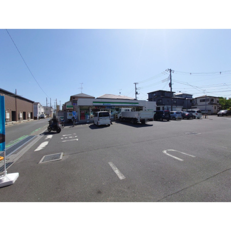 周辺 ファミリーマート新座馬場二丁目店(約750m)