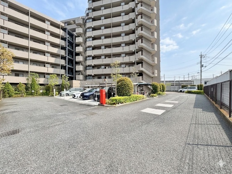 駐車場 本物件の駐車スペースです。車種制限のある場合もございますので、お気軽にお問い合わせくださいませ。