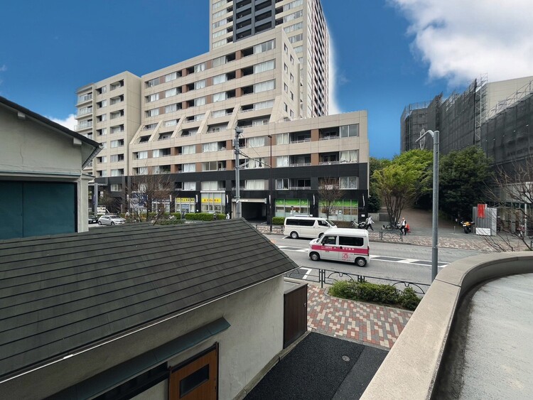 バルコニー 窓を開けると広がる青空。心をリフレッシュして日々を過ごしていきましょう。