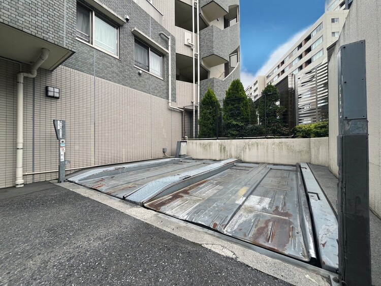 駐車場 本物件の駐車スペースです。車種制限のある場合もございますので、お気軽にお問い合わせくださいませ。