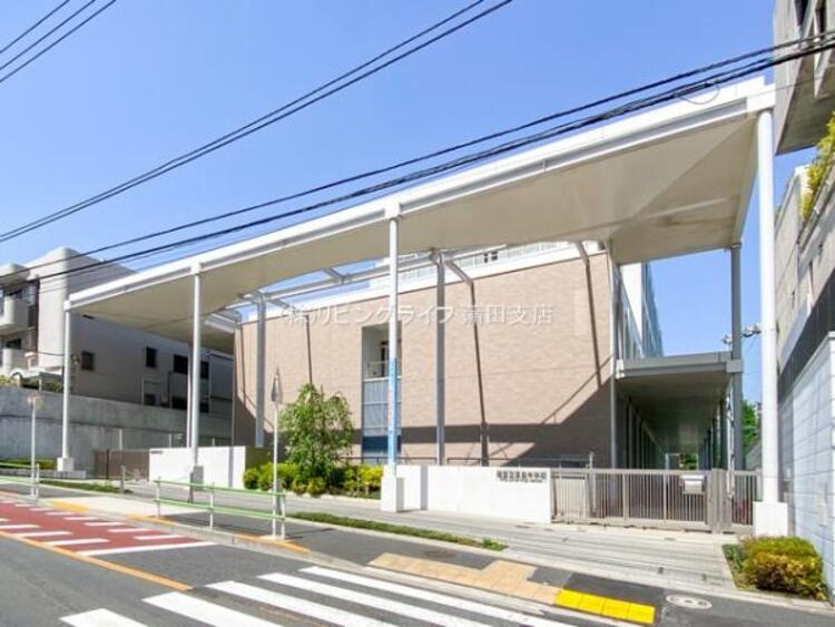 周辺 港区立三田中学校　800m