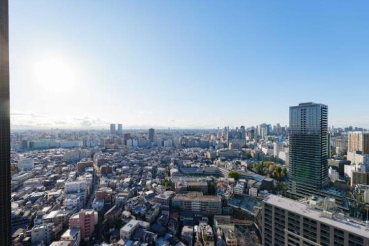 その他 都市の美しい夜景を眺めながら、落ち着いた時間を過ごせます。