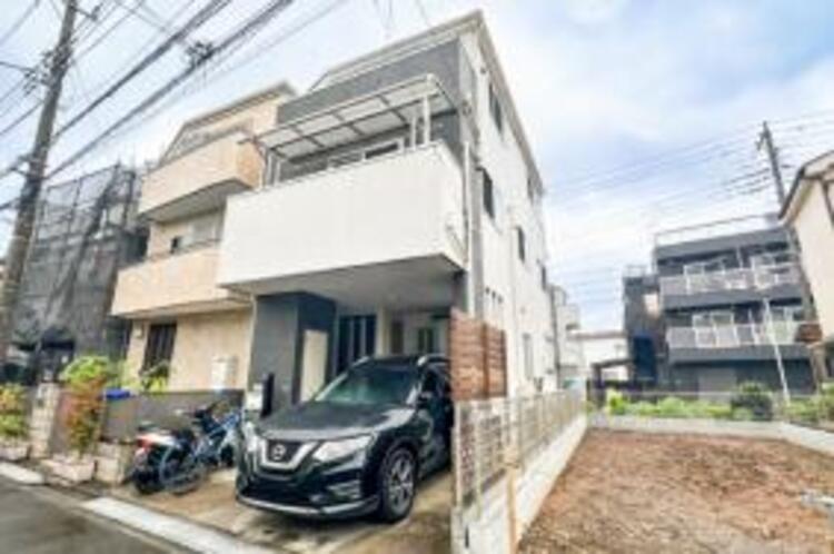 外観 車1台分の駐車スペースに加え、バイクや自転車も置くことが可能です！