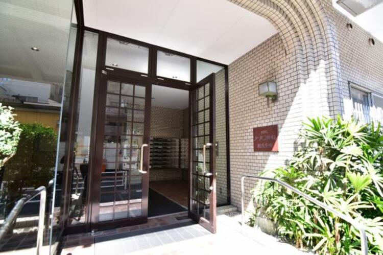 エントランス 居住者の帰り、訪れる方を優しく迎えてくれるエントランスです。
