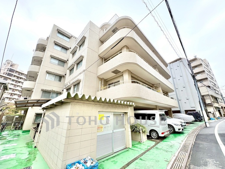 外観 【外観】落ち着いた街並みに調和する外観。住まいとしての安心感を感じられる佇まいです。