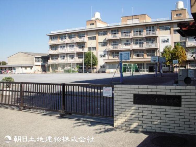 周辺 【東本郷小学校】900ｍ　地域に根ざした落ち着いた環境で、子どもが安心して学び成長できる教育体制が整った、小規模で温かな小学校。