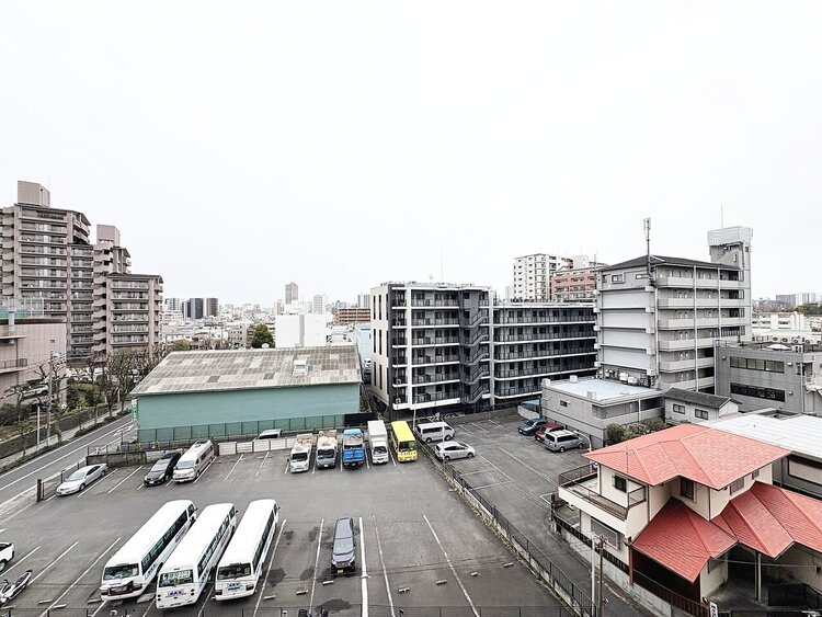 バルコニー 頬をなでる、優しい風を感じることが出来ます。