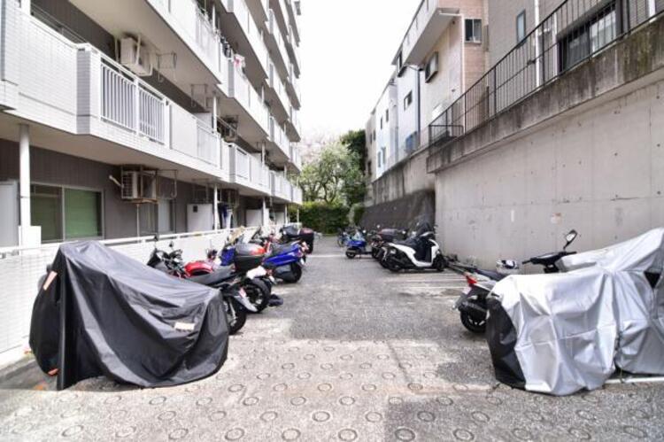 その他 バイク置き場です。敷地内にあるためすぐにバイクに乗ることが出来て便利です。