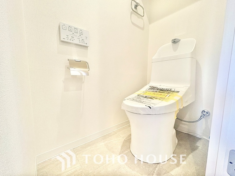 トイレ 【some philosophy was born from here】思索もできる空間。トイレのそんな側面も評価されていい時代かなと。