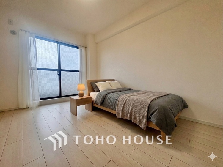 内装 ＊配置してある家具や小物はCGによるイメージ画像です。感性を育むプライベートルームはシンプルでスマートな空間。好みの空間で読書をしたり、音楽を聞いたりと一人の時間も充実したものにできます。