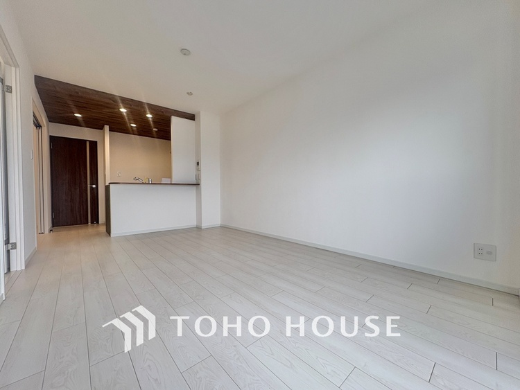 内装 ◆瀟洒な空間◆落ち着きのある彩が見事に調和させた瀟洒な空間を演出。ここに集まる家族の会話と笑顔が絶え間なく続く幸せな空間。