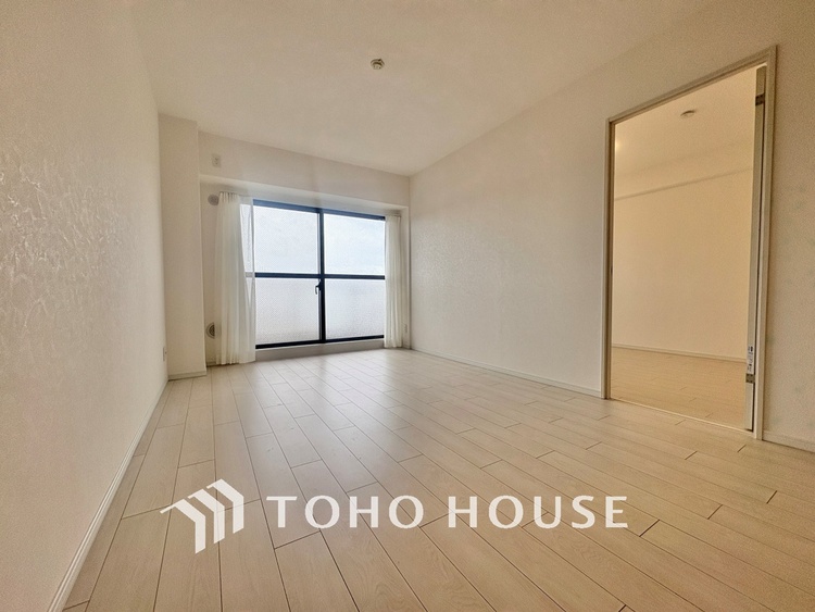 内装 叶えたかったのは落ち着きのあるナチュラルな風合い、そして開放感があるリビング。優雅な気分に浸れる幸せな時間を家族が自然と集まりたくなるこの空間で。