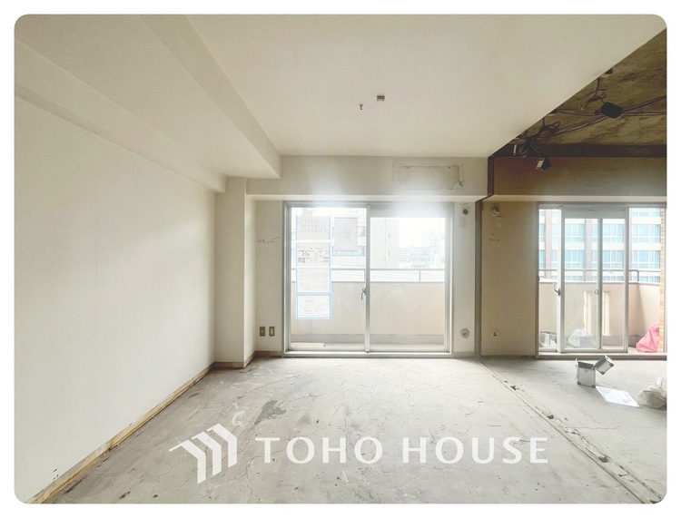 内装 現在改装中◆煌びやか◆愛おしい家族との団欒の時間をより一層幸せなものに感じさせる煌びやかなLDK。輝かしい毎日が待っています。※この画像の家具の配置には、CGによる加工を施しております。