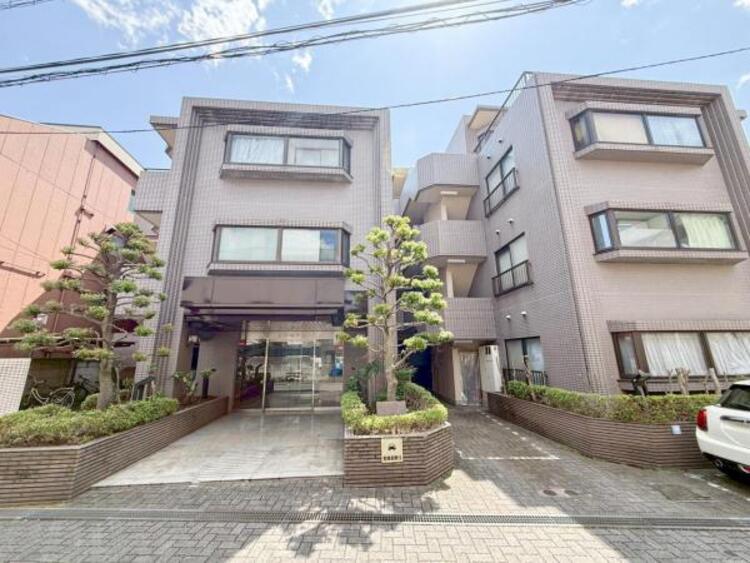 外観 空を広く感じる。緑が多いゆったり感のある安心の住環境です！！潤いのある環境でホッと生活できそうです！おしゃれな雰囲気や自然の潤いがあり、親しみやすさと個性を！街に新たな価値をもたらし続けてくれます！ 