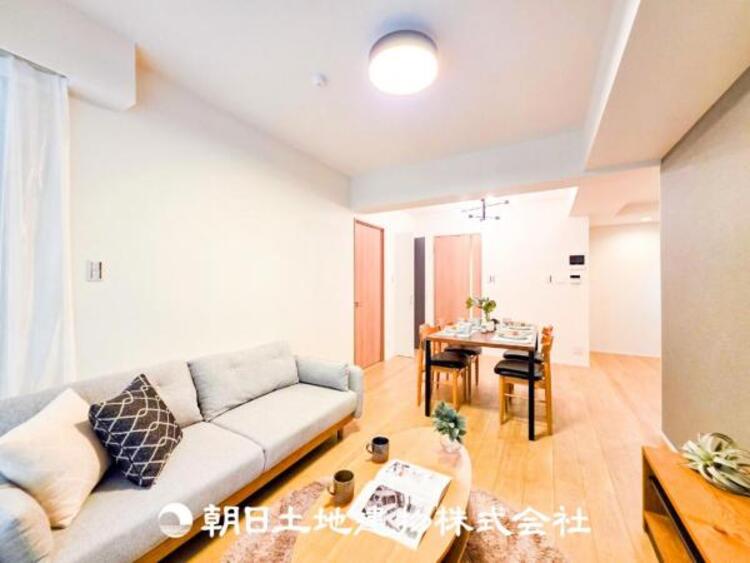 居間 【リビング】何気なく過ぎる時でさえも上質なひと時となる快適な空間を目指しております。