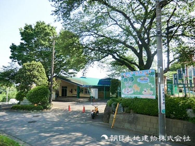 周辺 【潮見台みどり幼稚園】1010ｍ　自然豊かな高台に広がる広い園庭・天然芝グラウンド・屋内温水プールなど充実した設備を備え、遊びを通して主体性を育む幼稚園。
