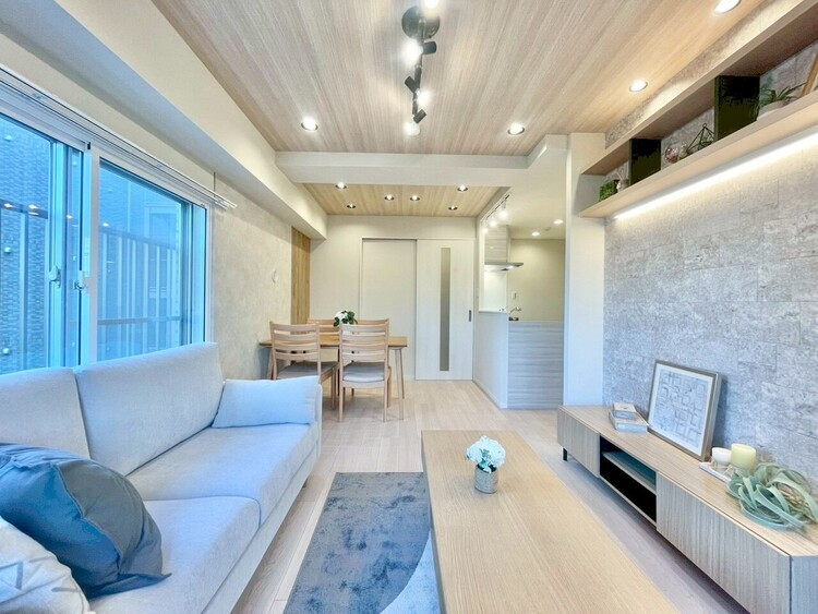 居間 居心地の良い空気感は、暮らしのステージを彩り、心からのやすらぎと満足感を与えてくれます。