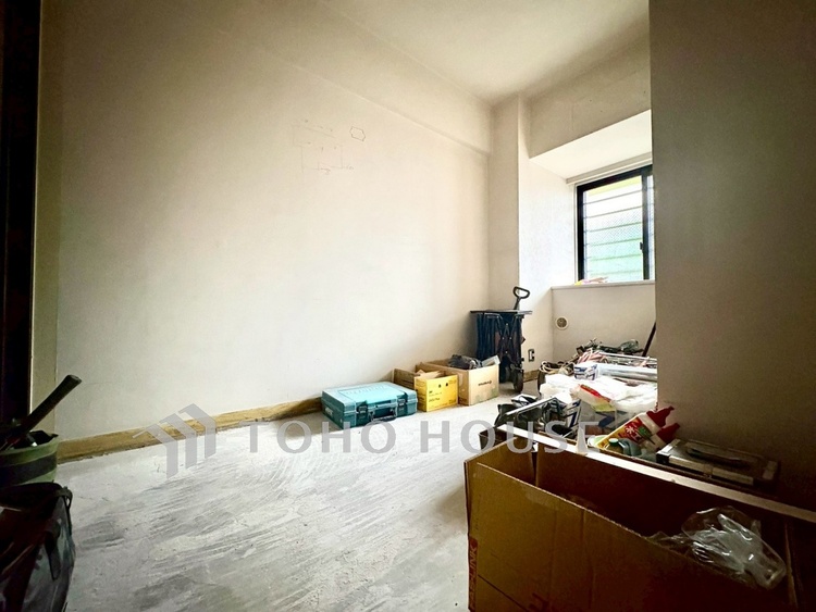 内装 【Bedroom】深呼吸したくなる静けさ。家具配置を想定しやすい整った形状。落ち着きある毎日を支える空間です。